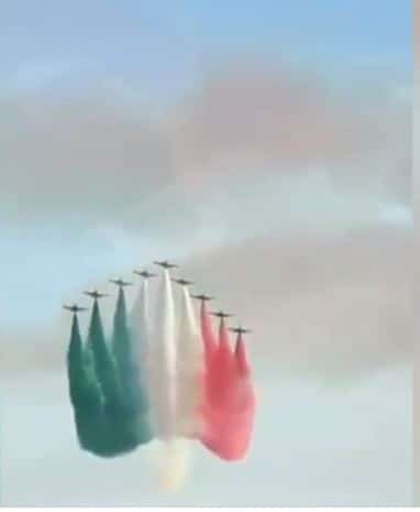 イタリア 伊空軍 イタリア国旗を空に描く 私は勝つ 海外ニュース翻訳情報局
